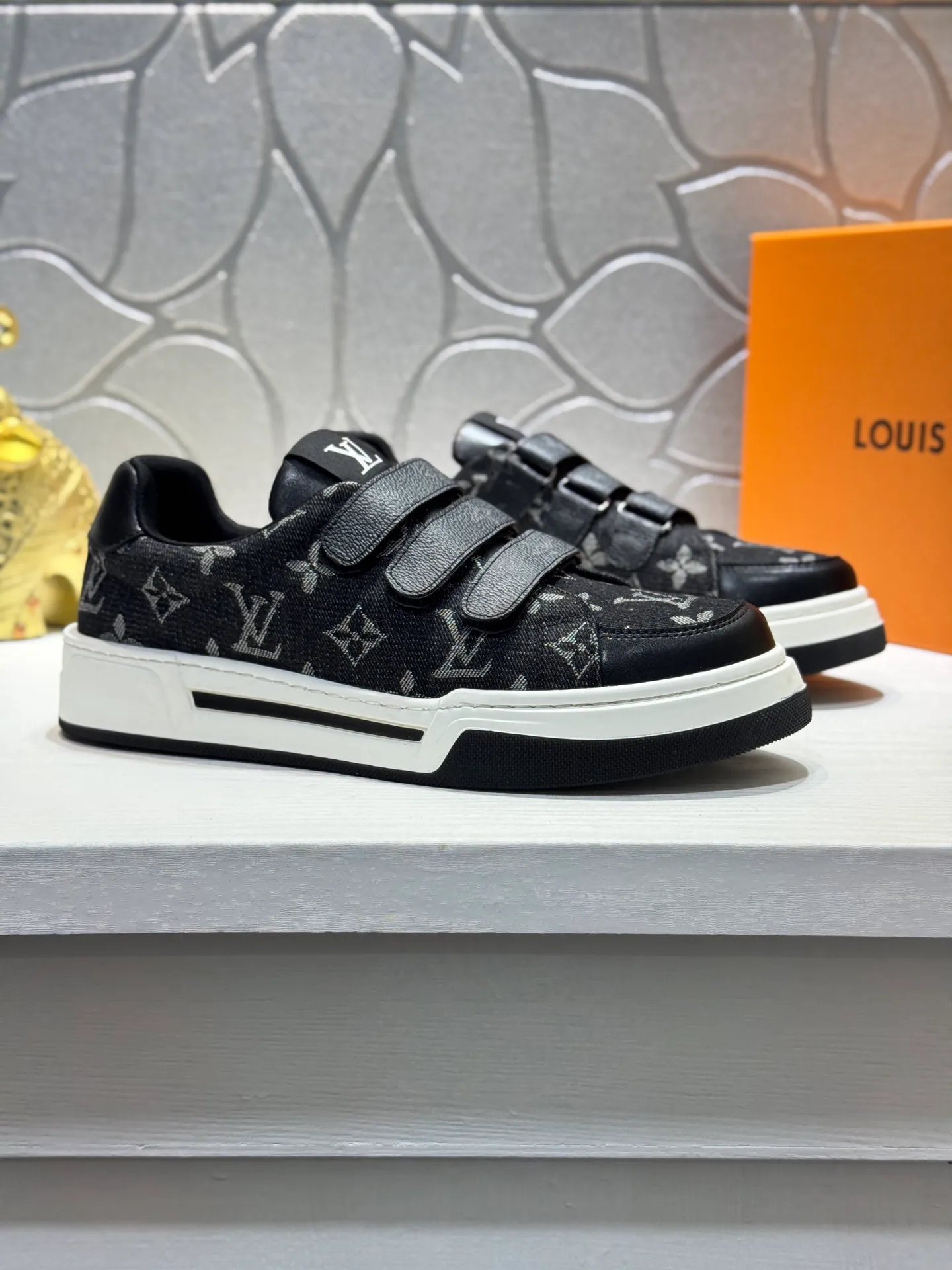Men's shoes 💰400 [New style] 🌂🌂Top original order - Louis Vuitton®️ Trendy and fashionable yet low-key men's casual shoes, LV special fabric pattern on the upper, comfortable and breathable, sheepskin lining, original rubber outsole, 3 colors available ~ a must-have for sportsmen. Size: 38-44 (45 customized